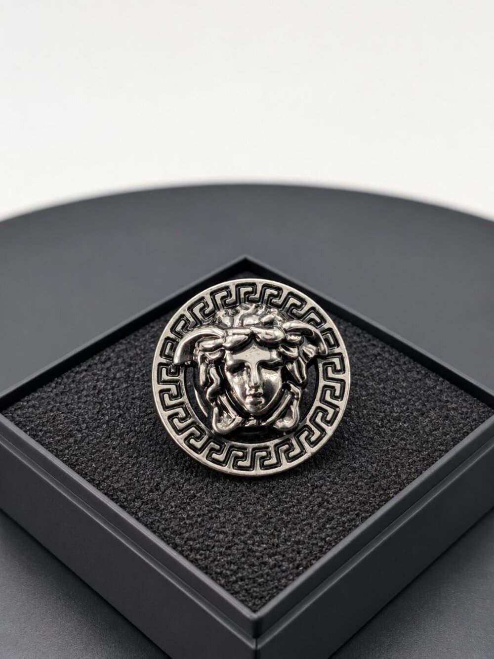 Small Versace Pin - Picture 6 of 7